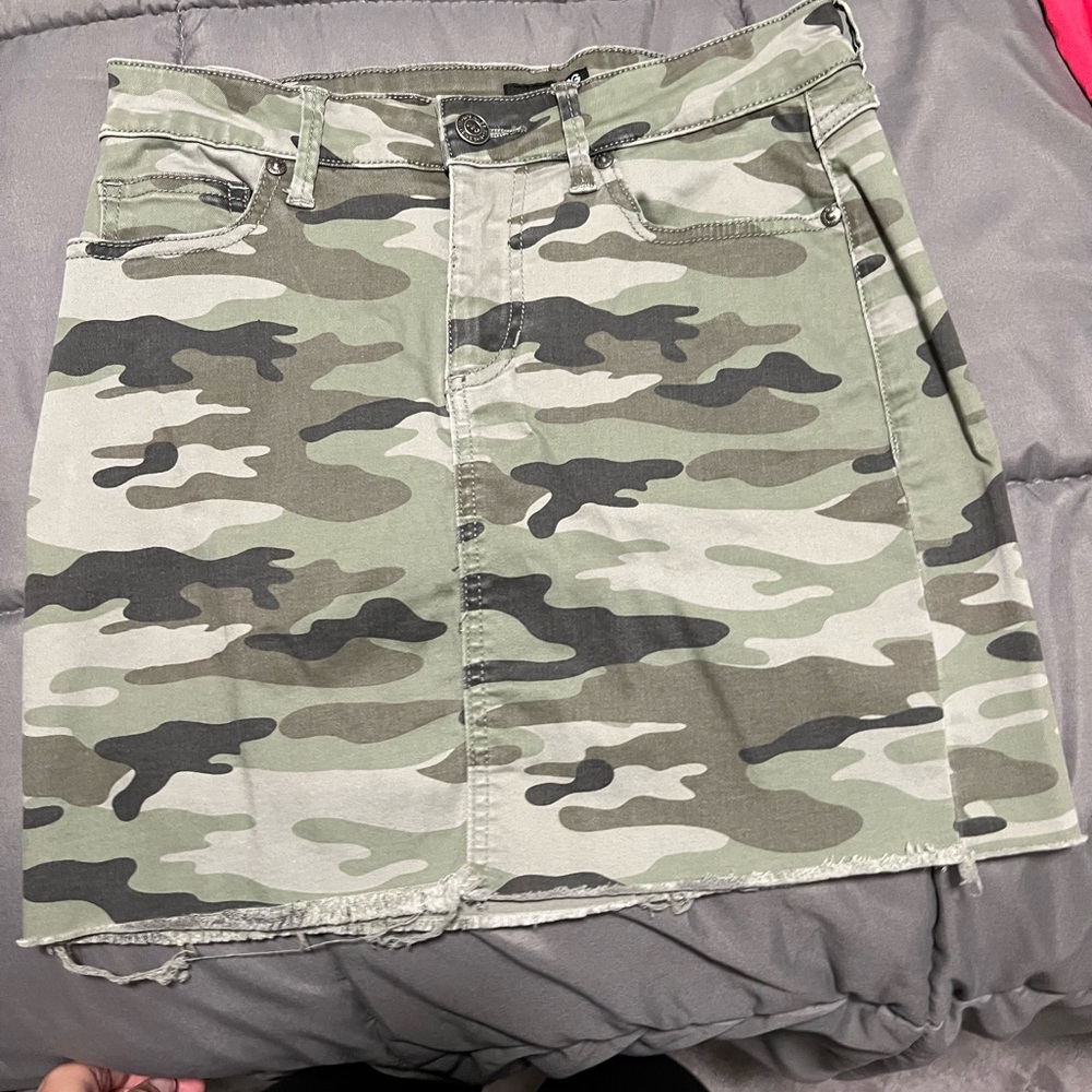 **NEW LISTING!!** Camo G by Guess mini skirt